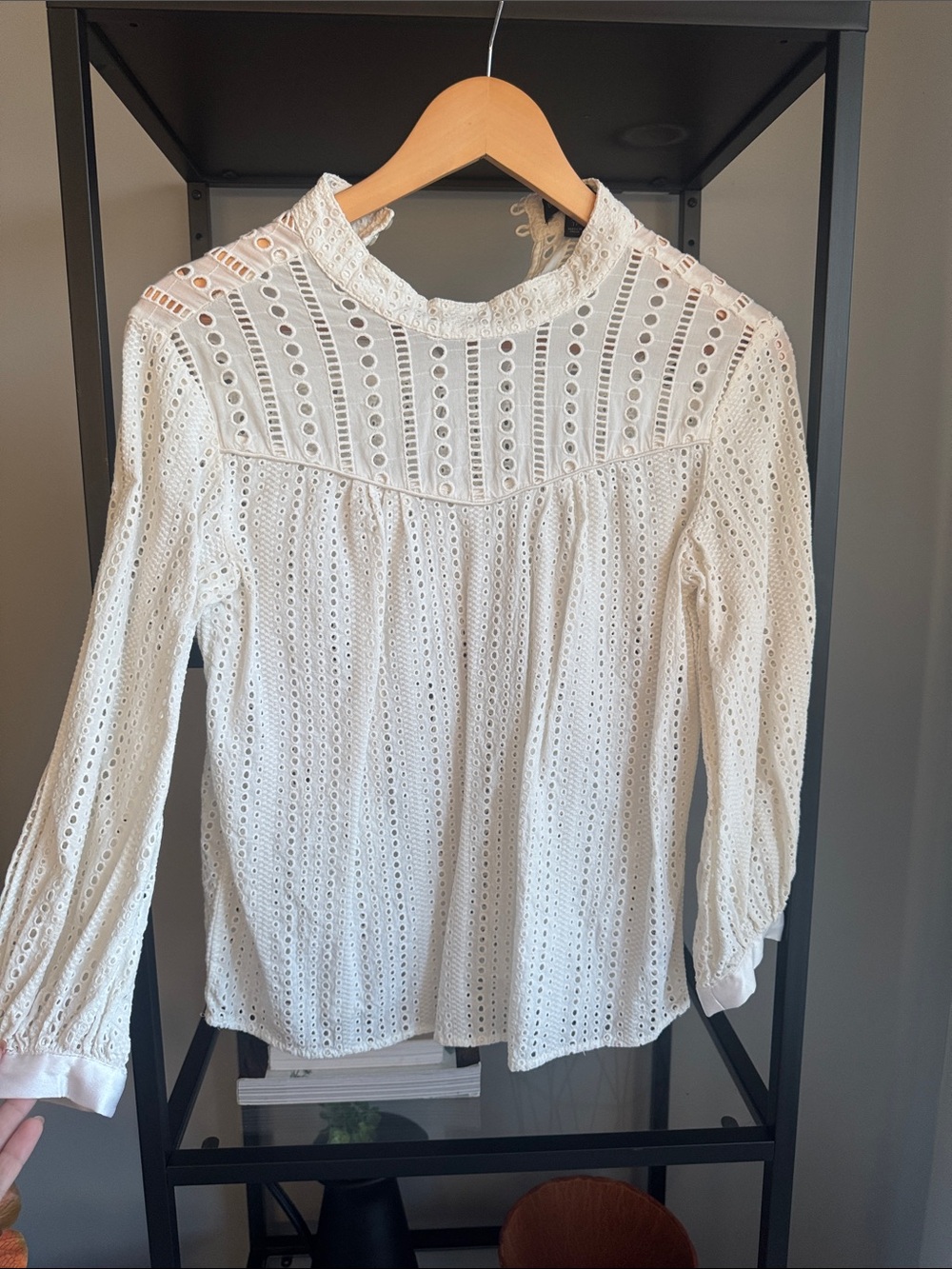 097. Banana republic Women's White Eyelet Lace High-Neck Blouse